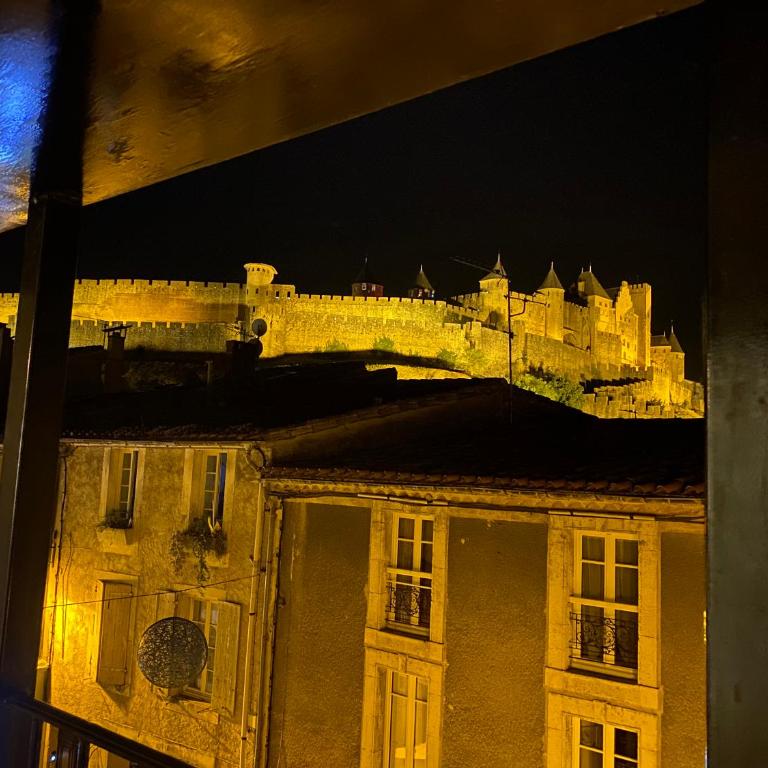 Au pied de la Cité Médiévale, piscine, vue extraordinaire, gîte La Trivala à Carcassonne - Maison 4 Chambres - 37