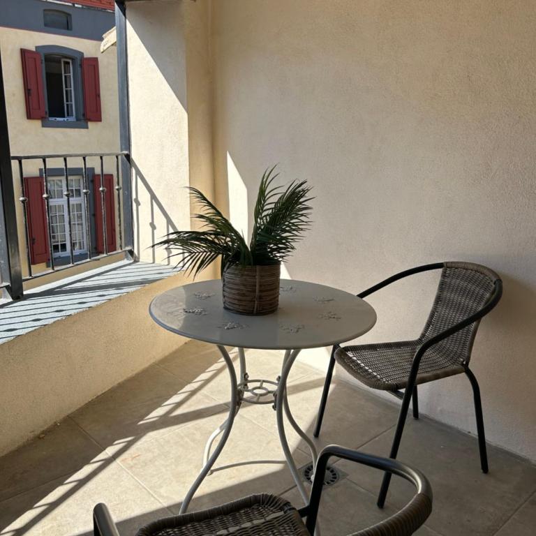 Au pied de la Cité Médiévale, piscine, vue extraordinaire, gîte La Trivala à Carcassonne - Maison 4 Chambres - 33