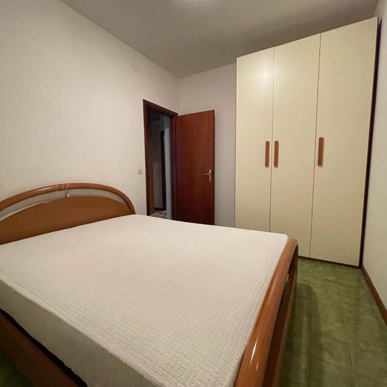 VILLA LARA - Appartamento con 2 Camere da Letto - 4