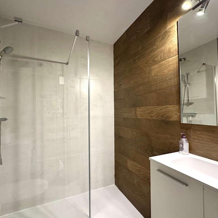 LA BAIE Studio cabine climatisé, vue mer, pour 4 personnes avec piscine sur la presqu'île de Giens à Hyères - Studio-Apartment - 13