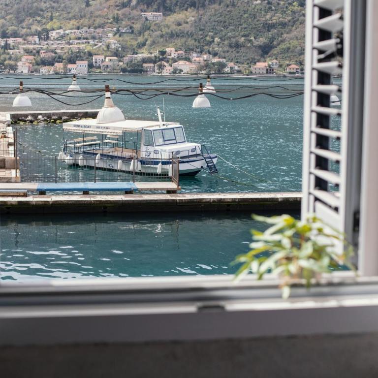 Step to Kotor bay Guesthouse - Double Room with Sea View - 5