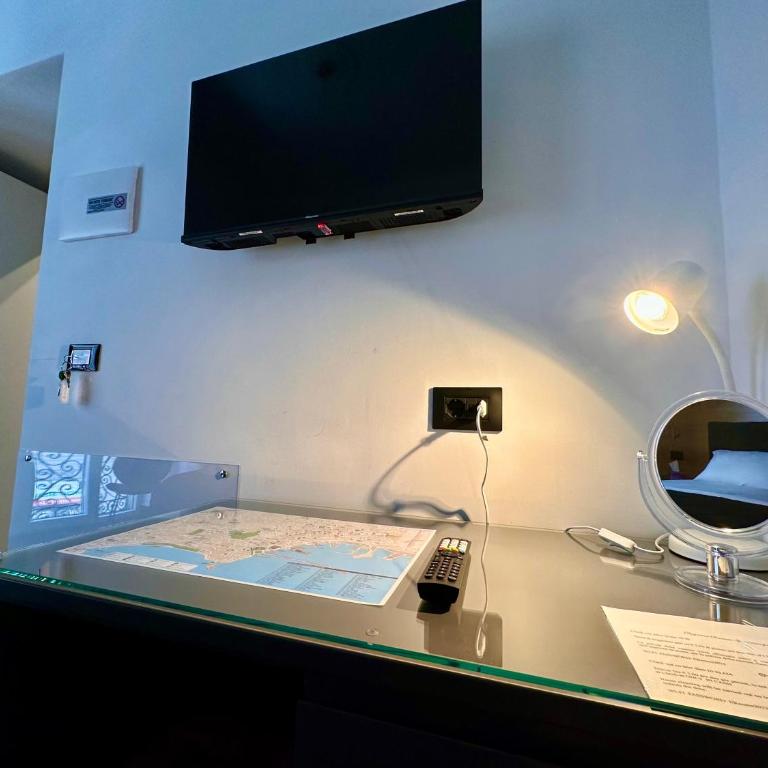 Elegance Rooms Spaccanapoli - Camera Matrimoniale con Bagno Privato - 5