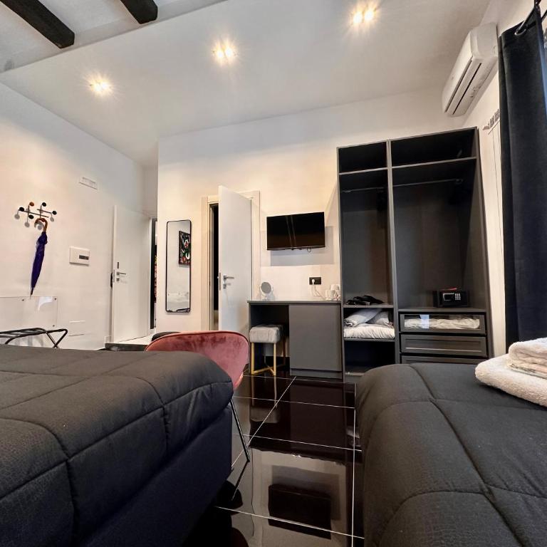 Elegance Rooms Spaccanapoli - Camera Quadrupla con Bagno Privato - 7