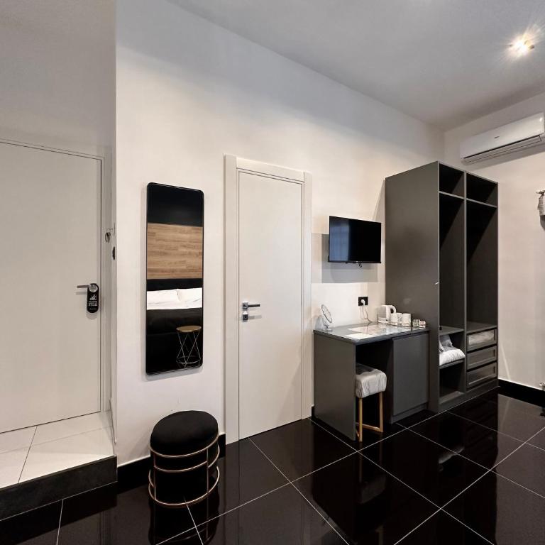 Elegance Rooms Spaccanapoli - Camera Quadrupla con Bagno Privato - 24