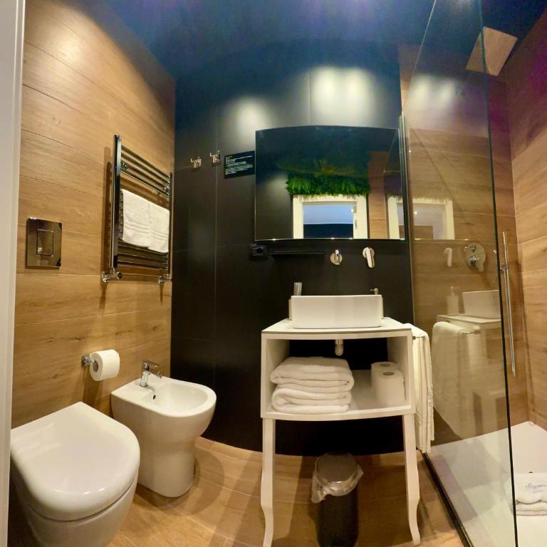 Elegance Rooms Spaccanapoli - Camera Quadrupla con Bagno Privato - 22