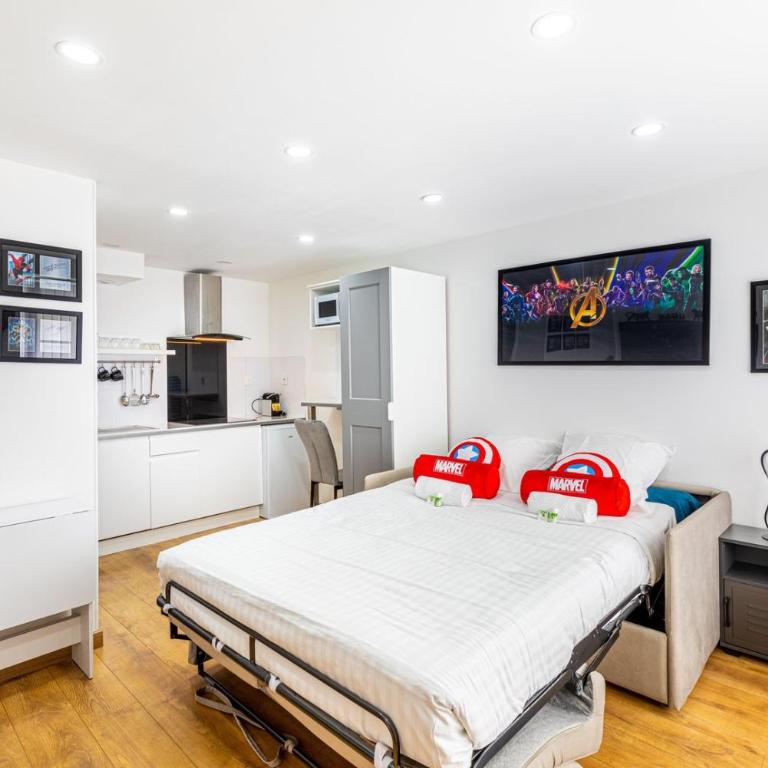 GuestReady - Marvel Magic near Disneyland - Studio - 1