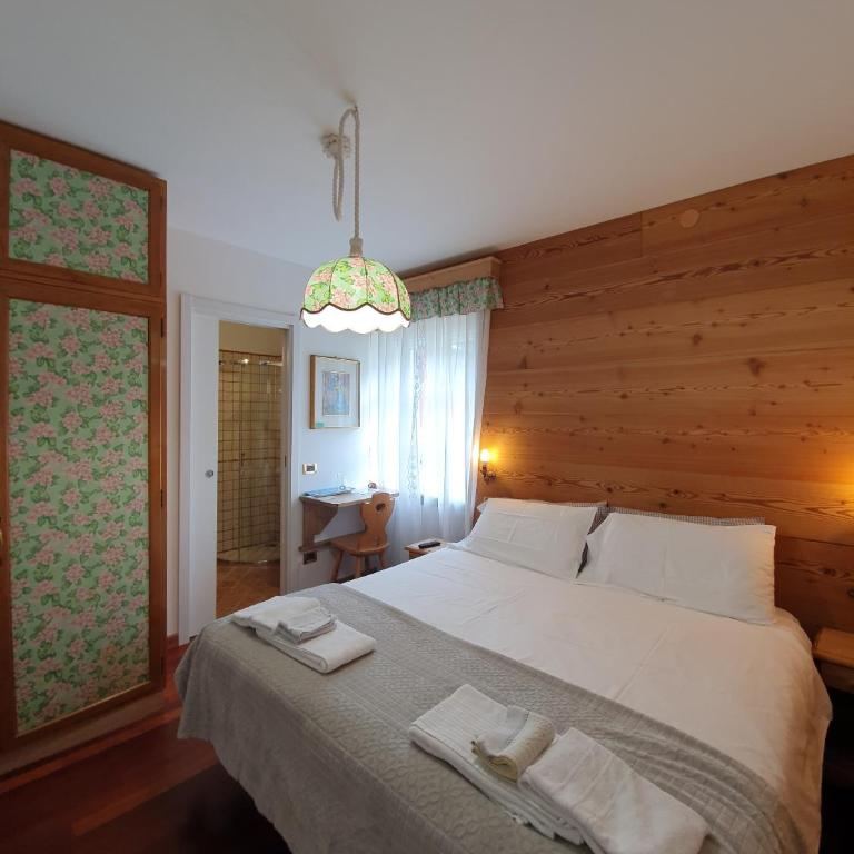 B&B Cristallo - Camera Doppia con Letti Singoli con Bagno Privato - 2