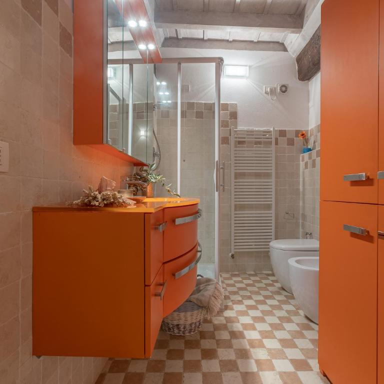 GuestHost - Heart of Ferrara's History Apartment - Two-Bedroom Apartment - 9