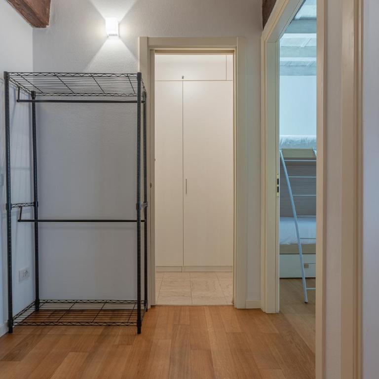 GuestHost - Heart of Ferrara's History Apartment - Two-Bedroom Apartment - 12