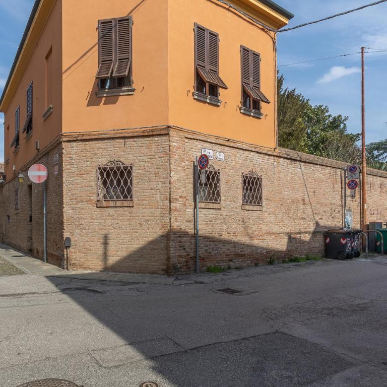 GuestHost - Heart of Ferrara's History Apartment - Two-Bedroom Apartment - 18