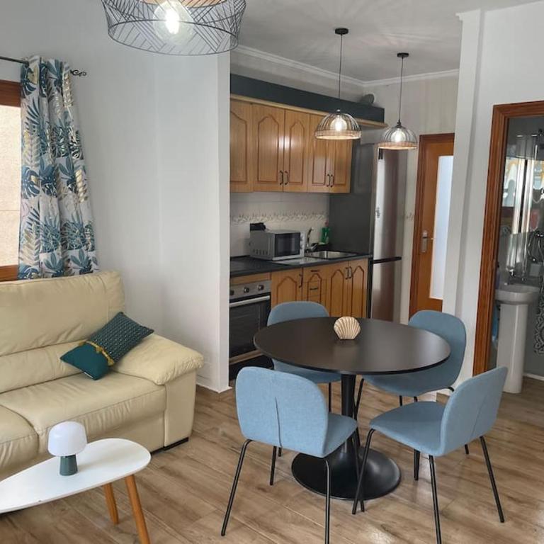 Lovely Holiday Home Santa Pola,Gran Alacant - Two-Bedroom House - 13