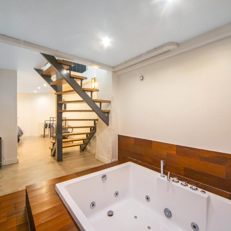 Large Flat Very Close to Montmartre - Appartement 2 Chambres - 18
