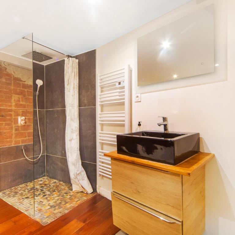 Large Flat Very Close to Montmartre - Appartement 2 Chambres - 20
