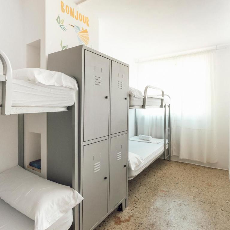 Casa Jam Barcelona - Quadruple Room with Private Bathroom - 6