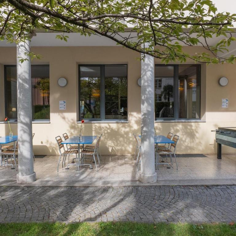 Locarno Youth Hostel - Bed in 6-Bed Dormitory Room with Shower - 1