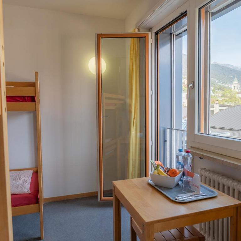 Locarno Youth Hostel - Quadruple Room with Shared Bathroom - 4