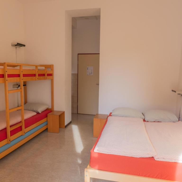Locarno Youth Hostel - Family Room with Shower - 2
