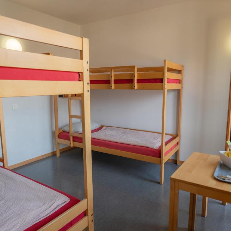 Locarno Youth Hostel - Quadruple Room with Shared Bathroom - 3