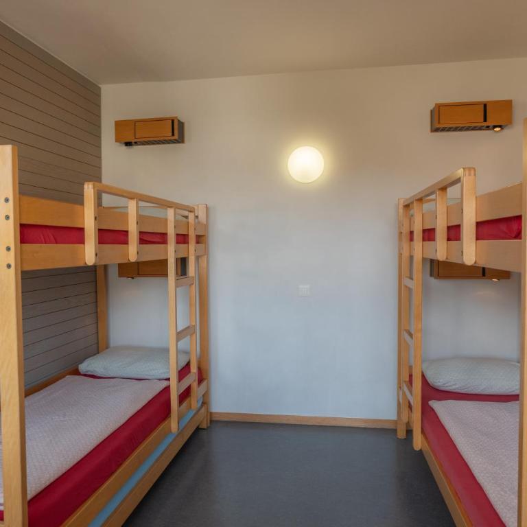 Locarno Youth Hostel - Quadruple Room with Shared Bathroom - 2