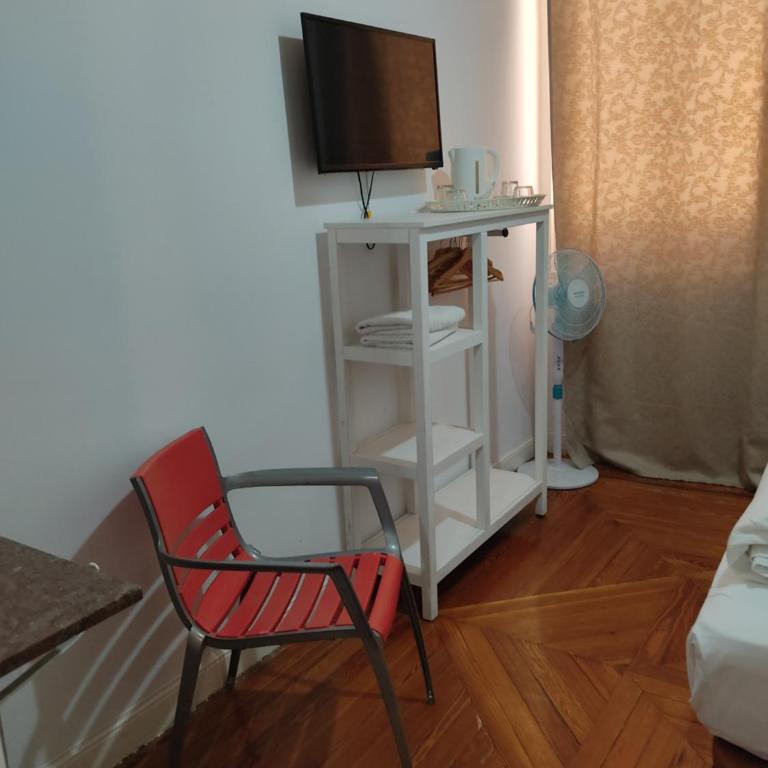 Grand Via House - Standard Double Room with Internal Bathroom - 9