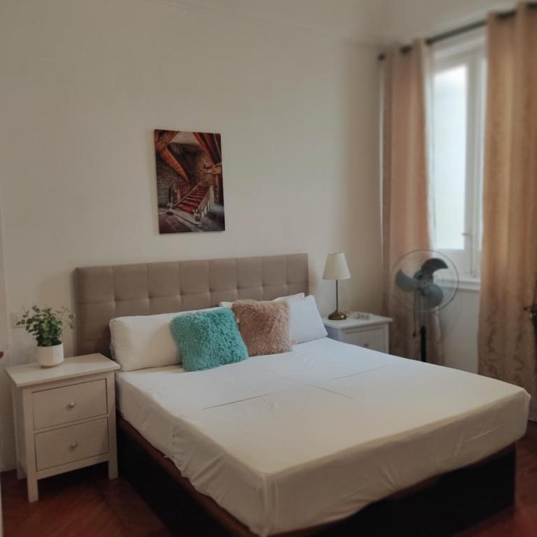 Grand Via House - Large Double Room with Private Internal Bathroom - 8