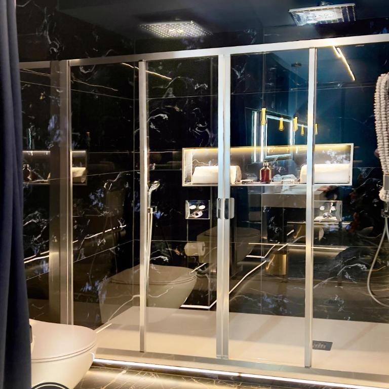 LIFE VOYAGE & SPA - Strasbourg's City Center Luxury Experience - Suite Deluxe - Private Sauna & 'Whirpool Bath' with Balcony - 31