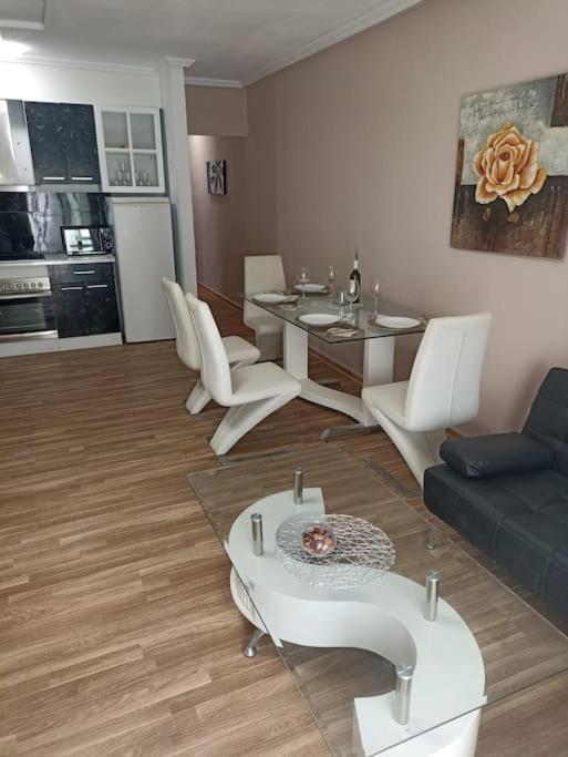 Precioso piso en frente del mar - Three-Bedroom Apartment - 16