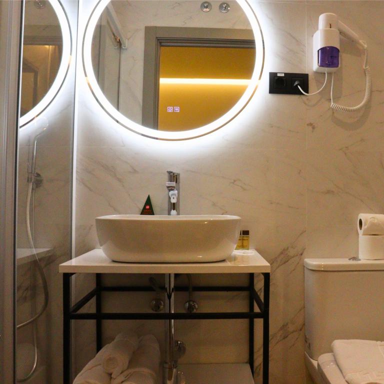 Hostal La Rúa-Montera - Double Room with Private Bathroom - 7