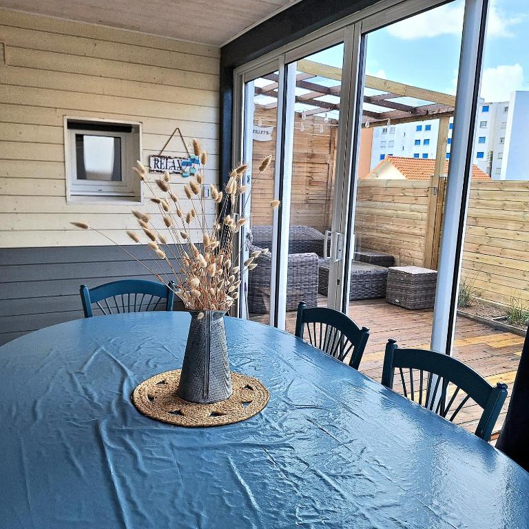 A seulement 150m plage et rue piétonne, maison 90m2, 6 personnes avec parking privé et 2 terrasses sud - Maison 2 Chambres - 7