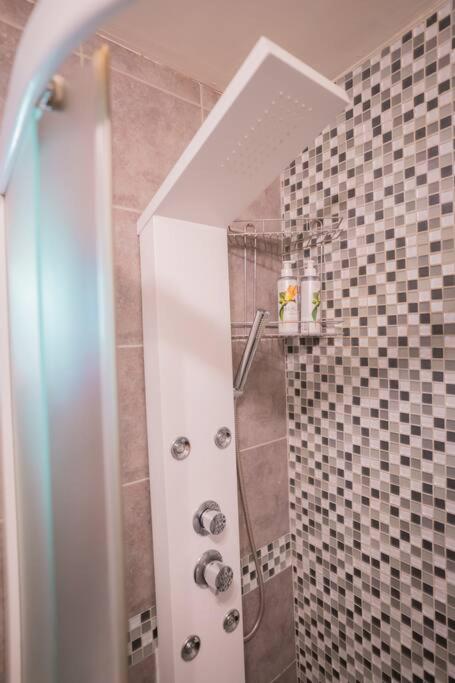 Cabaña en el Bosque con Cine Privado y Jacuzzi - Chalet de 1 dormitorio - 8