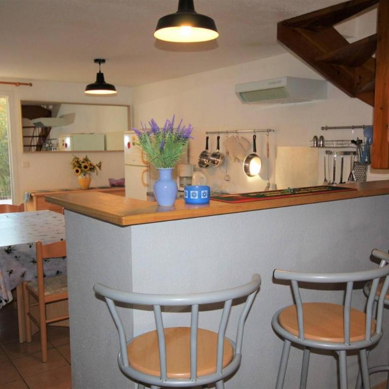 Belle villa entièrement climatisée 4 chambres 10 couchages, fibre WIFI, 2 terrasses parking privatif dans résidence sécurisée piscine commune 800 m de la mer LRCS69 - Haus mit 4 Schlafzimmern - 4