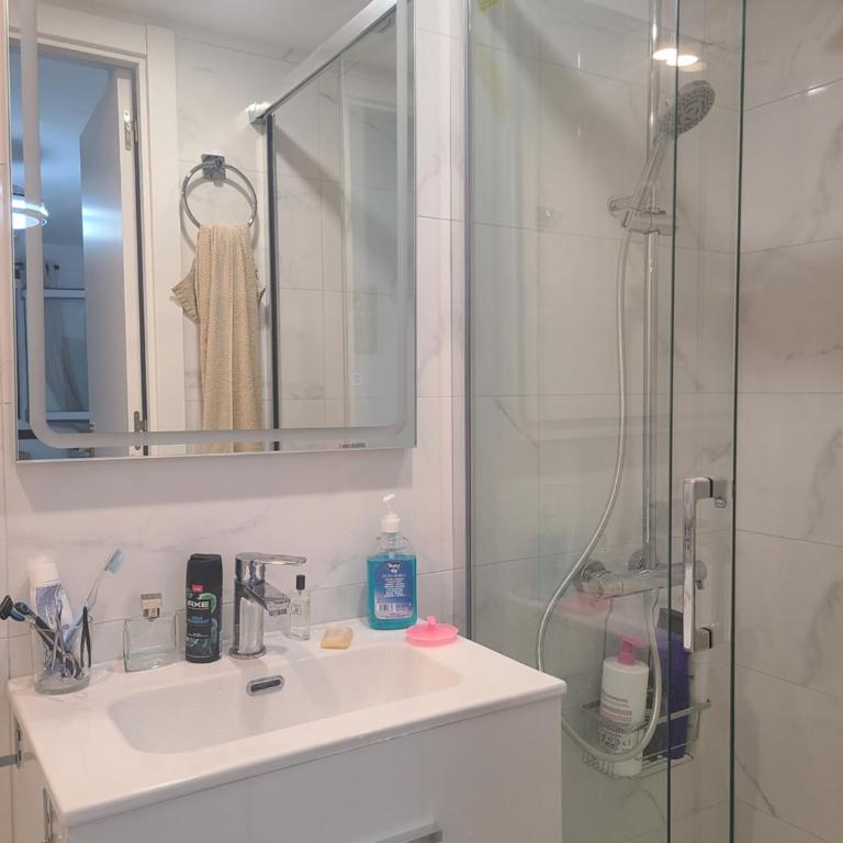 Playa Flamenca Splendid apartment on the beach - Three-Bedroom Apartment - 17