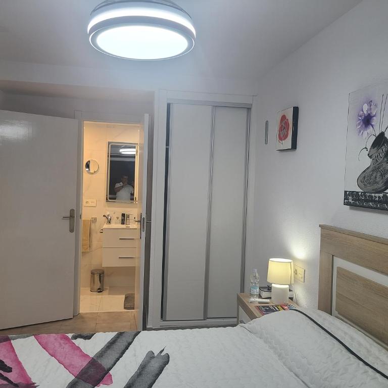 Playa Flamenca Splendid apartment on the beach - Three-Bedroom Apartment - 35