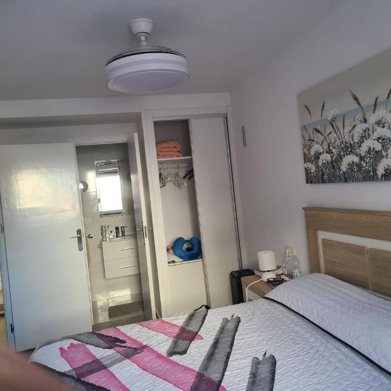 Playa Flamenca Splendid apartment on the beach - Three-Bedroom Apartment - 11