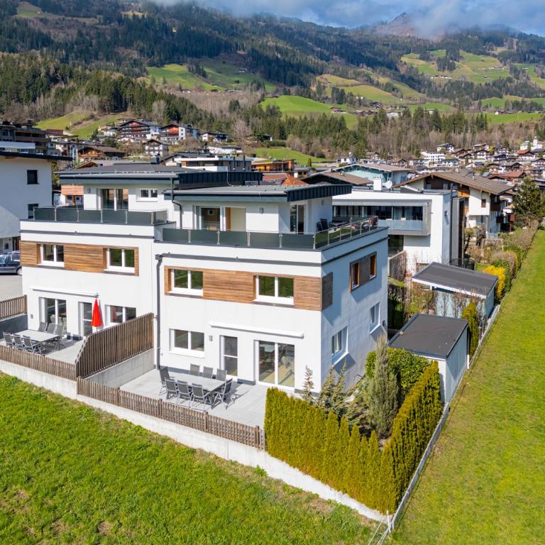 H21 - Modernes Ferienhaus 145qm, 4SZ, Wellnessbereich mit Sauna und Dachterrasse mit Panoramablick, Kühlen und Heizen mit Geothermie - Casa Vacanze - 1