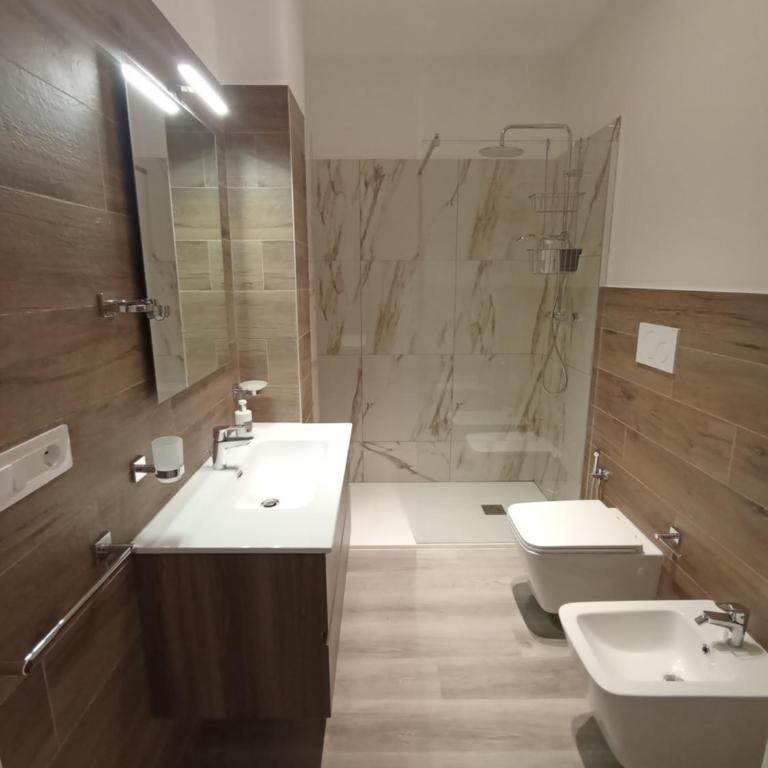 BariVera rooms - Triple Room with Private Bathroom - 5