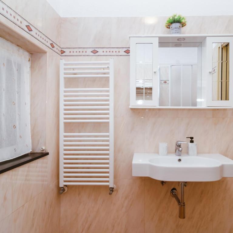 B&B Vignola - Camera Familiare - 4