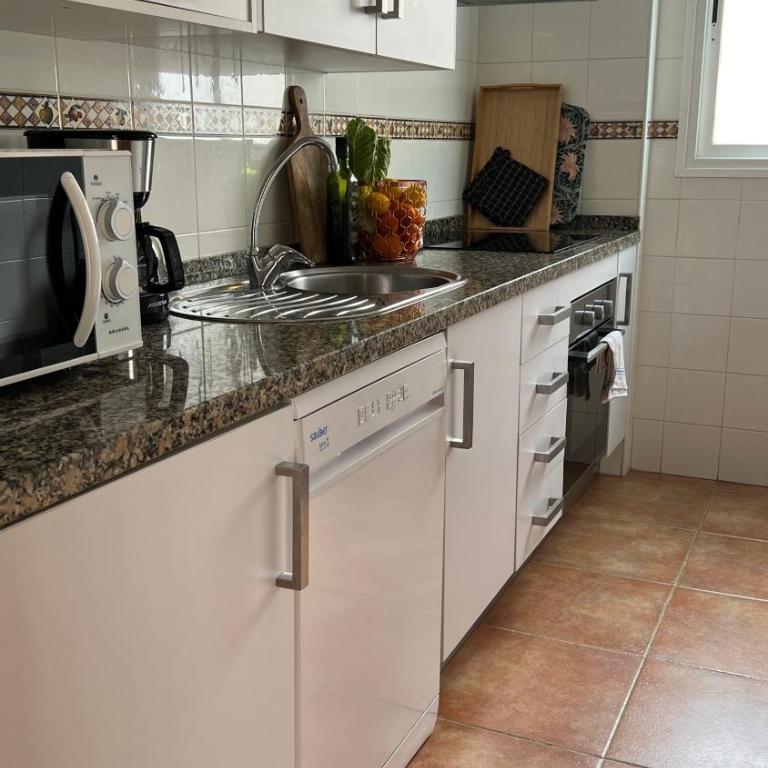 Torrecilla Penthouse with private roof terrace in central Nerja close to the sea - Three-Bedroom Apartment - 15