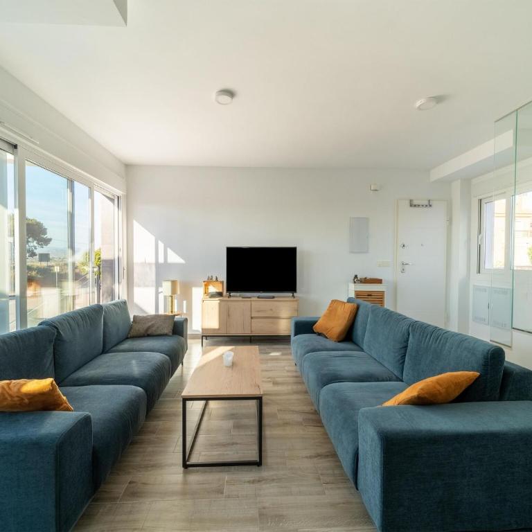 Comfortable home with a private pool - Four-Bedroom Villa - 2