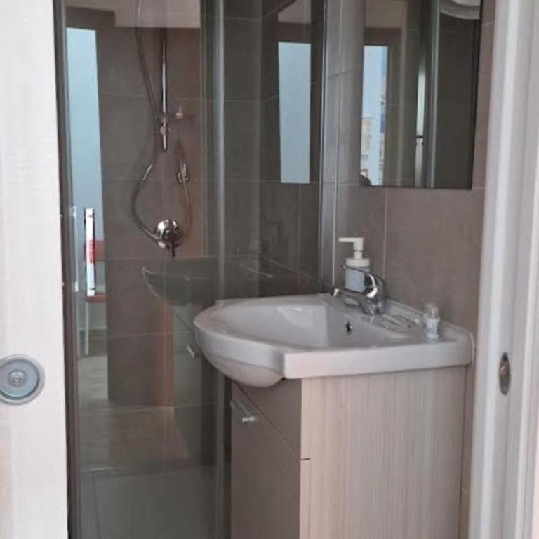 Napoli Station B&B - Camera Matrimoniale con Bagno Privato - 4