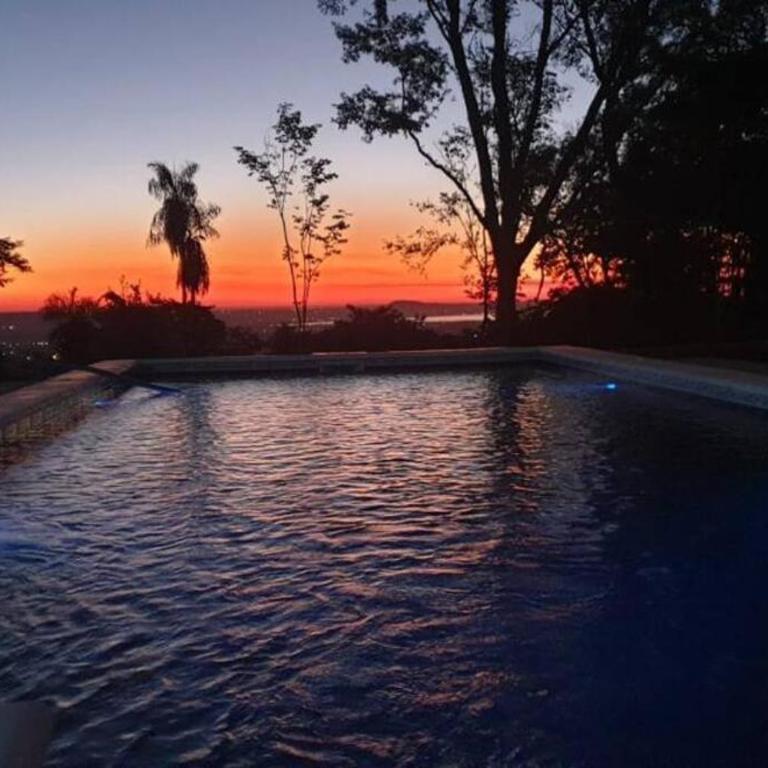 Lake view, comfort, close to the city, easy access - Casa de 2 dormitorios - 1