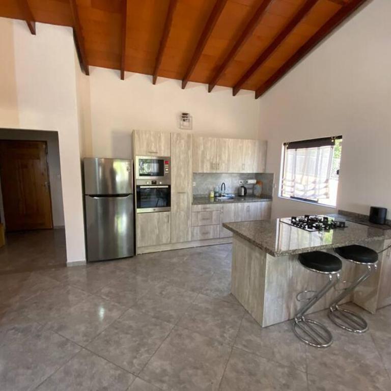Lake view, comfort, close to the city, easy access - Casa de 2 dormitorios - 15