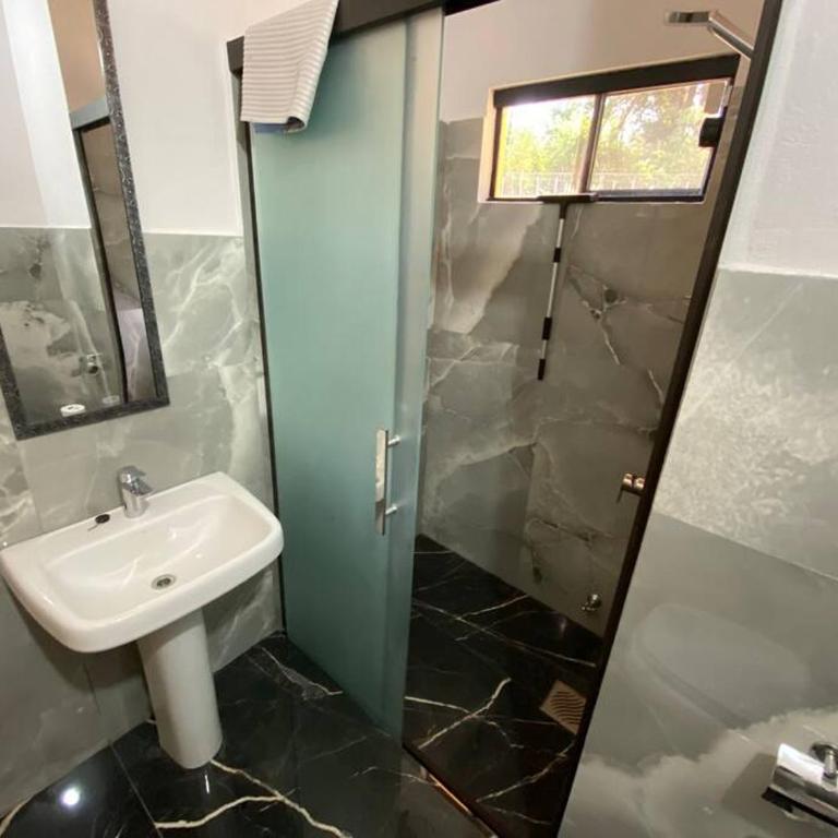 Lake view, comfort, close to the city, easy access - Casa de 2 dormitorios - 23