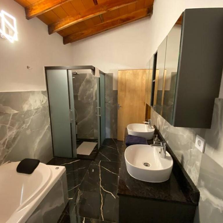 Lake view, comfort, close to the city, easy access - Casa de 2 dormitorios - 24