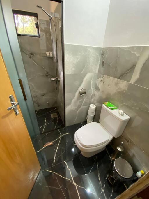 Lake view, comfort, close to the city, easy access - Casa de 2 dormitorios - 27