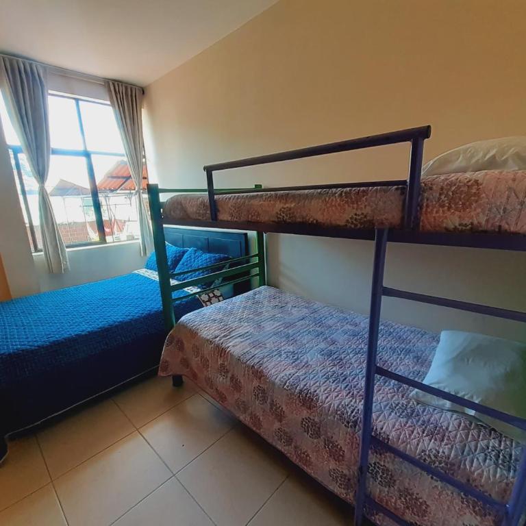 Ayenda Mountain Hostels Manizales - Habitación Cuádruple Estándar - 9