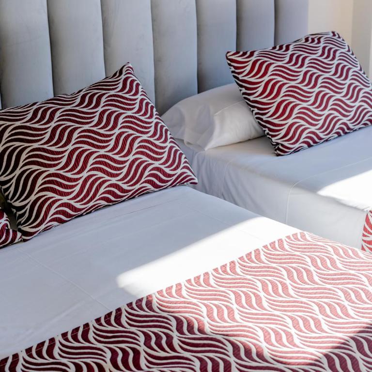 Hostal Juliette-Gran Vía - Basic Triple Room - 5
