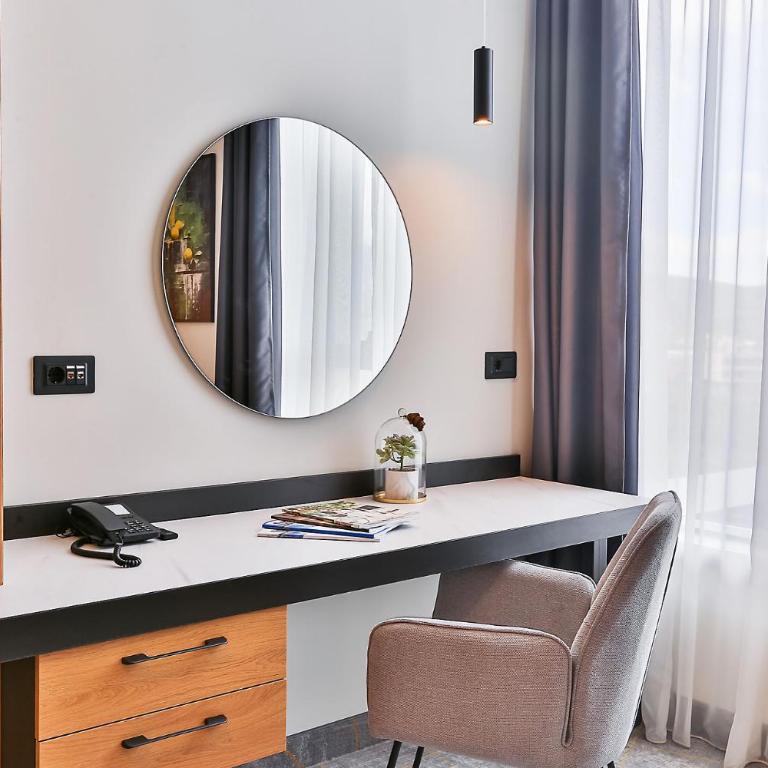 Hotel Boka - Deluxe Double Room with Extra Bed - 7