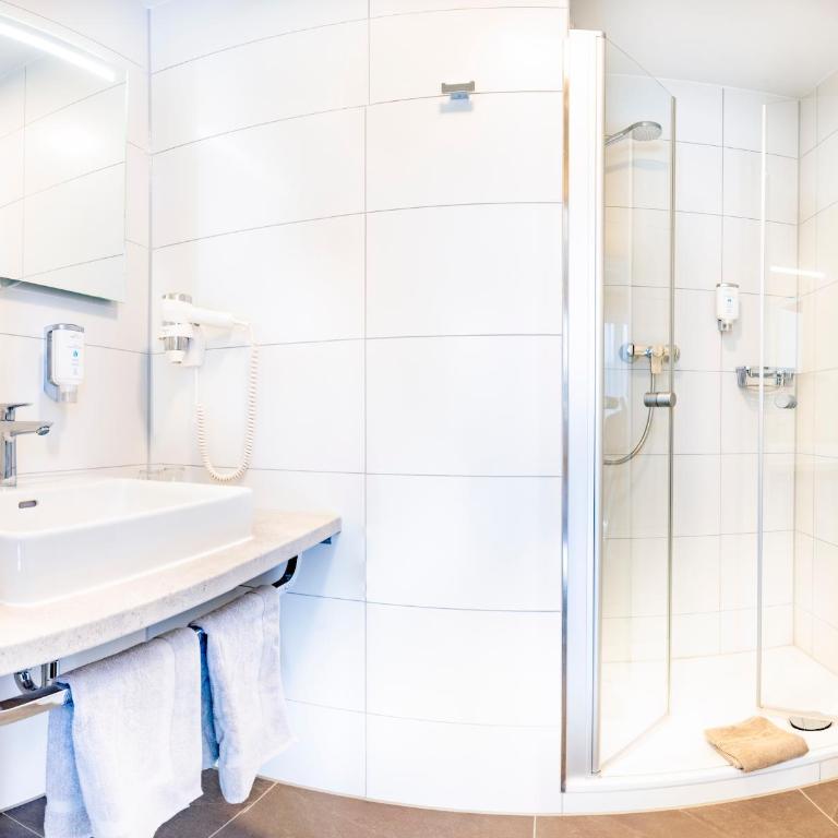 Hotel Bergfried & Schönblick - Deluxe Doppel-/Zweibettzimmer - 8