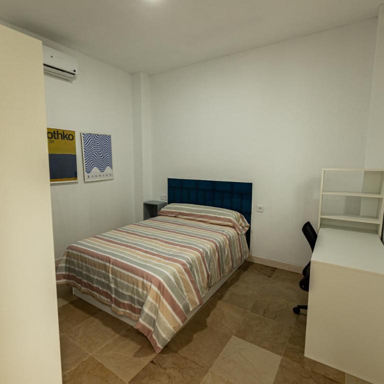 Lemon House Share and Enjoy - Double Room with Shared Bathroom - 4